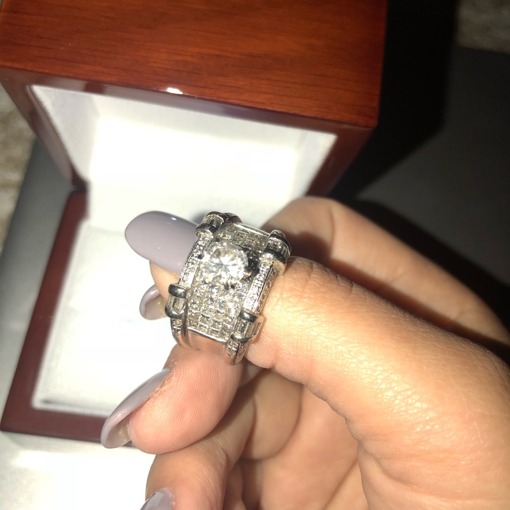 2.2 Karat Diamond Ring set in 14k white gold